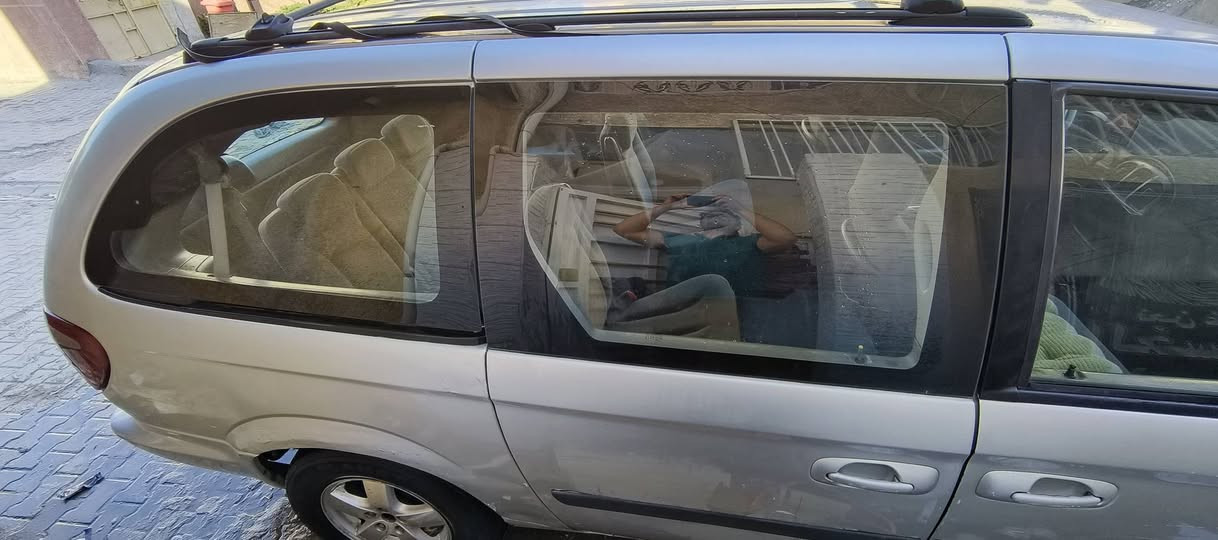 كرفان موديل 2006 باسمي ثلاثة قطع تبريد كشنات بلع داخله كلين مصبوغه حزام محرك 3300 مكانه الحريه الثالثه السعر 68مجال بسيط تلفون *********** بغداد, العراق
