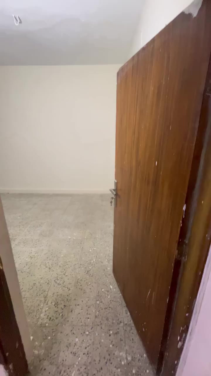 بيت للإيجار بمنطقة بغداد الجديدة نظيف ومرتب، يحتوي 3 غرف وصالة ومطبخ وحمام قريب من كلشي. اللي حاب يستفسر يتصل على ***********
