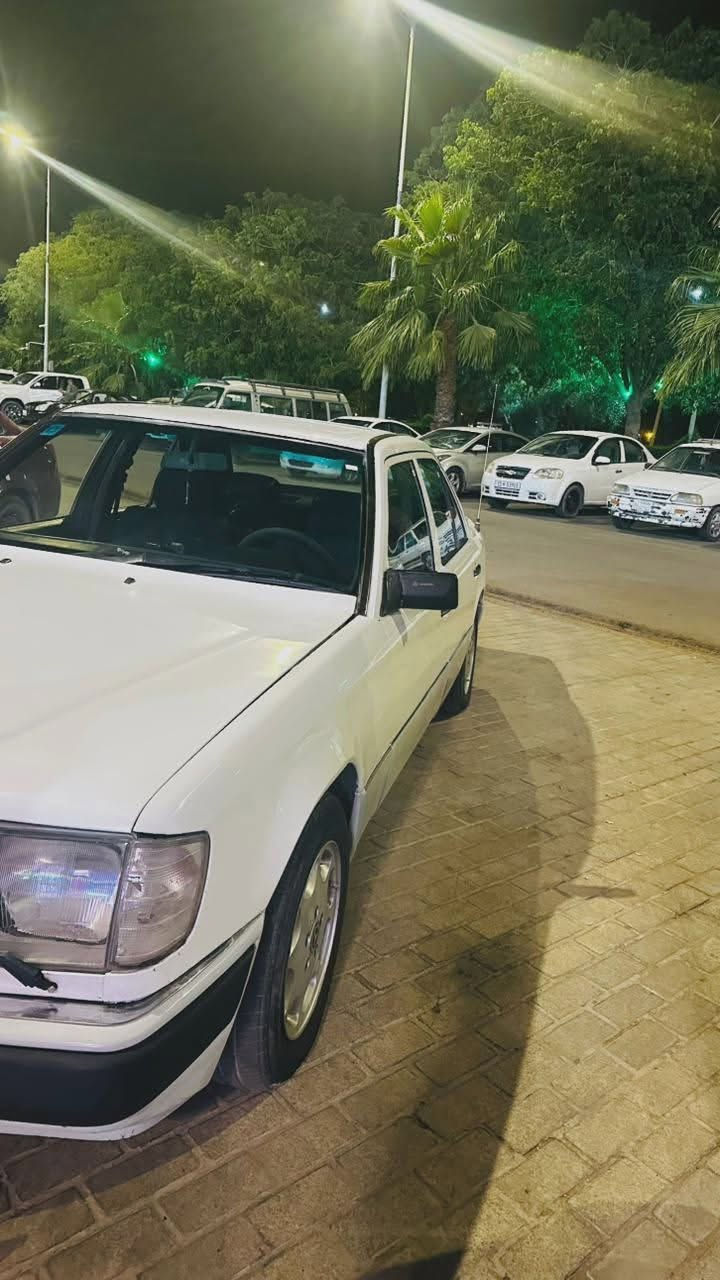 مرسيدس دب موديل ٩٠ رقم بغداد انكليزي ابأسمي السنويه لل٢٠٣٠ مكينه ٢٥٠٠ غرفه جديده منضومة تبريد هايبرد السعر ٦٥ وبيها مجال للاستفسار على الرقم
***********
