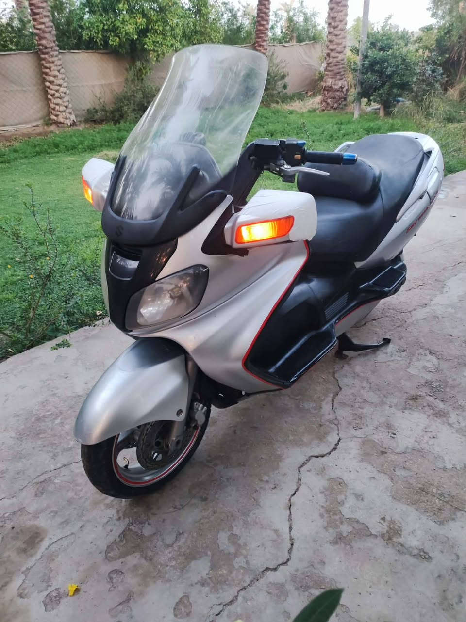 سكاي ويف650 للبيع او مراوس بفورزه (صفر8 او 9)
مواصفات (مري شفط ، ABS ،يدات تدفأه )
منظومة زنون 
الدراجه مكفولة من تنقيص او تبخير المكينه ناعمه خير من الله شرط معدل 180(مكينه مفتوحه) 
مكاني بابل 
السعر مليون و٤٠٠ وبيها مجال 
(اخوان رجأ الموشراي لا يكسر بحلال العالم ) ***********
