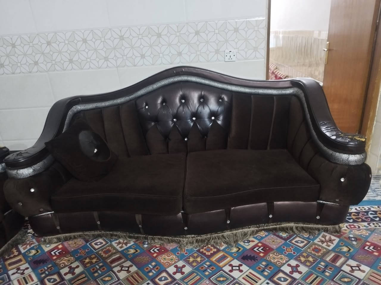 تخم قنفات 10 مقاعد تسكام و ثقيل
ما بي ضرر كلش حلو و مريح سعره 250 الف 
مكاني كربلاء حي الغدير الكراج الاخير 
للاستفسار ***********
