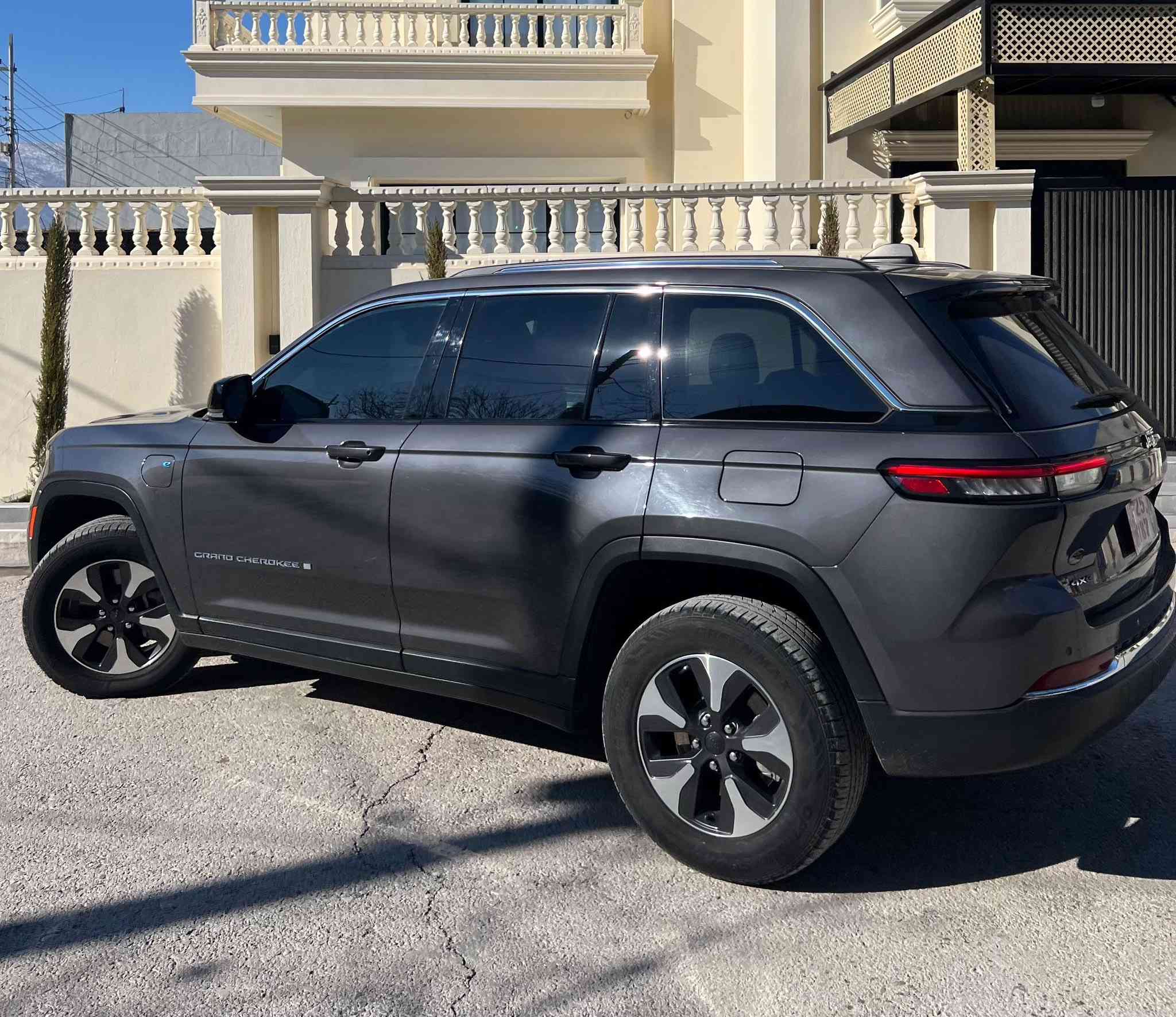 جيب كراند شيروكي موديل ٢٠٢٤
هايبرد و كهربائي و بنزين
كلين تايتل  دعامية ل دعامية بشرط
ماشيه ٥٤ الف مايل فول واحد على واحد
ل تواصل رقم موبايل ***********
