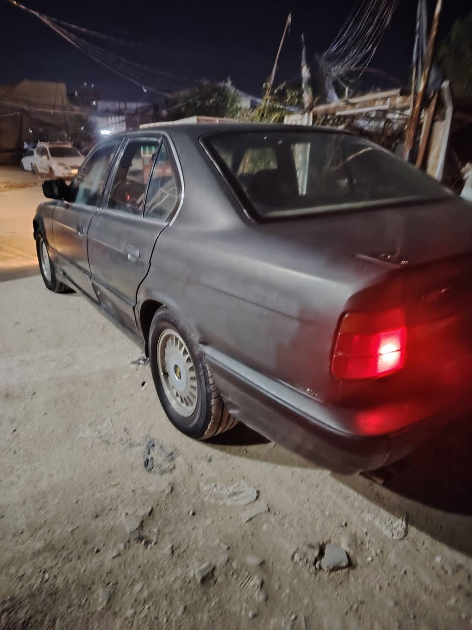 السلام عليكم بي ام ٥٢٥ كير ومحرك بلادي فانوس مكفوله ضربه ورسميات ماعايزه شي تخم تاير جدد حداديه نضيفه رقم واسط انكليزي مشروع وطني كير عادي مكانه نجف سنويته ماساقطه سعره 36وبيه مجال للاستفسار الاتصال على الرقم ***********
