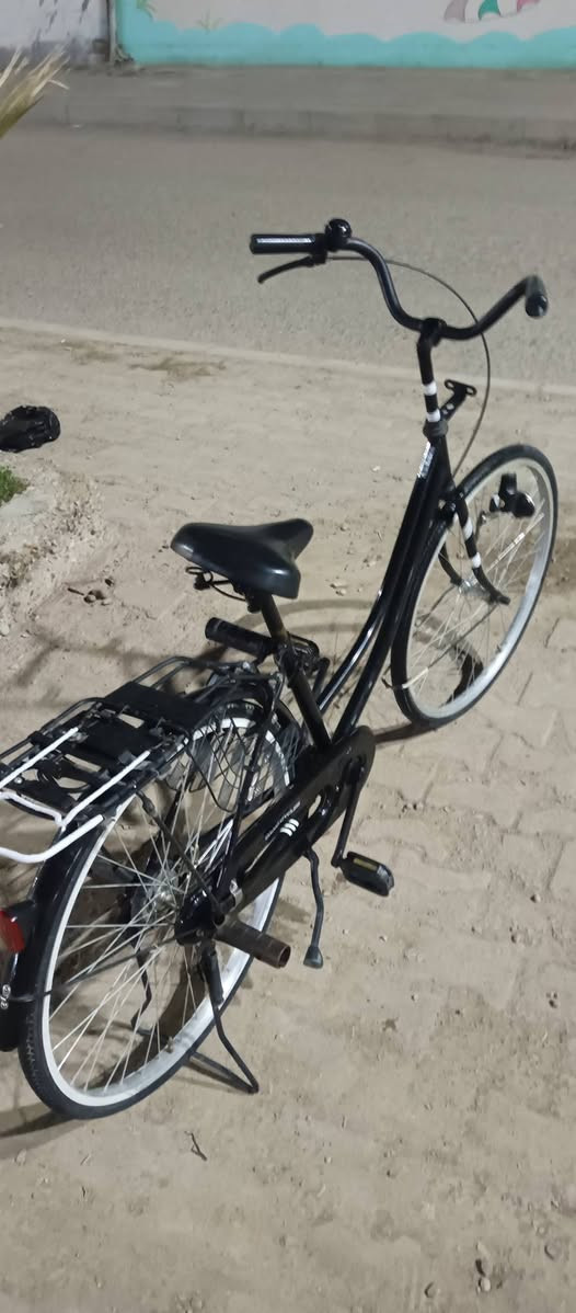 السلام عليكم
باسكل 26 نضيف 98 ٪ 
المكان حي المعلمين القديم  
 رقم ***********
السعر 140 بيه مجال قليل
