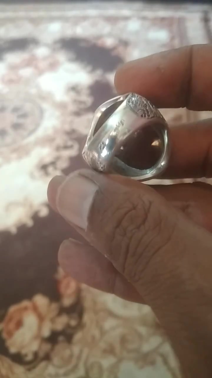 خاتم من نوادر صياغه ايرانيه اصليه متوج بحجر عقيق يمني نخب اول


**إذا كنت صاحب هذا الإعلان وتريد حذفه لأي سبب، رجاءا أرسل رسالة إلى الدعم الفني**