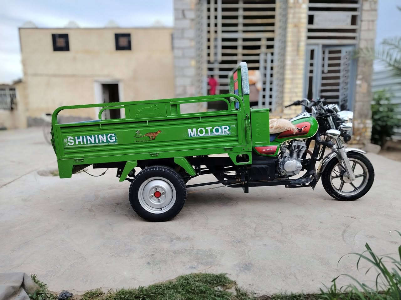 السلام عليكم شباب ستوته للبيع موديل 23 طالعه بال 25 الستوته مقفوله كفاله عامه اي شيء ما عايزه اوراق وصولي باسمه من الوكيل قدام عينك النظافه زلق واحد ما بيها بكاني حله سياحي باسم من الوكيل مفسوخ خاص هذا رقمي ***********
