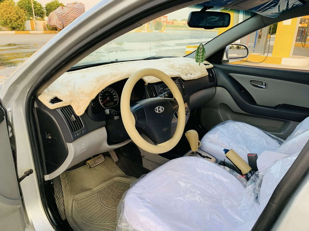 هۆندا ئاڤانتی2010
نمونە لەجوانی کامل مەسرەف کراوە بۆ هیچ مەگەڕێ 
ڕۆن تازە گۆڕاوە
٤ویلو تایەی لۆک 
بەردی گۆزی تیایە بەشەرت
سەیارەکە فولە تەنیا سڵایت نیە

گێڕ مەکینەی بەشەرت✅
کارەبای بەشەرت✅
سەقفی بەشەرت✅
دەحمو لێداویبەشەر✅
absمەزبوت
کامل مەسرەف کراوە 

نرخ 50گەلاو مەجالێکی کەم
***********
