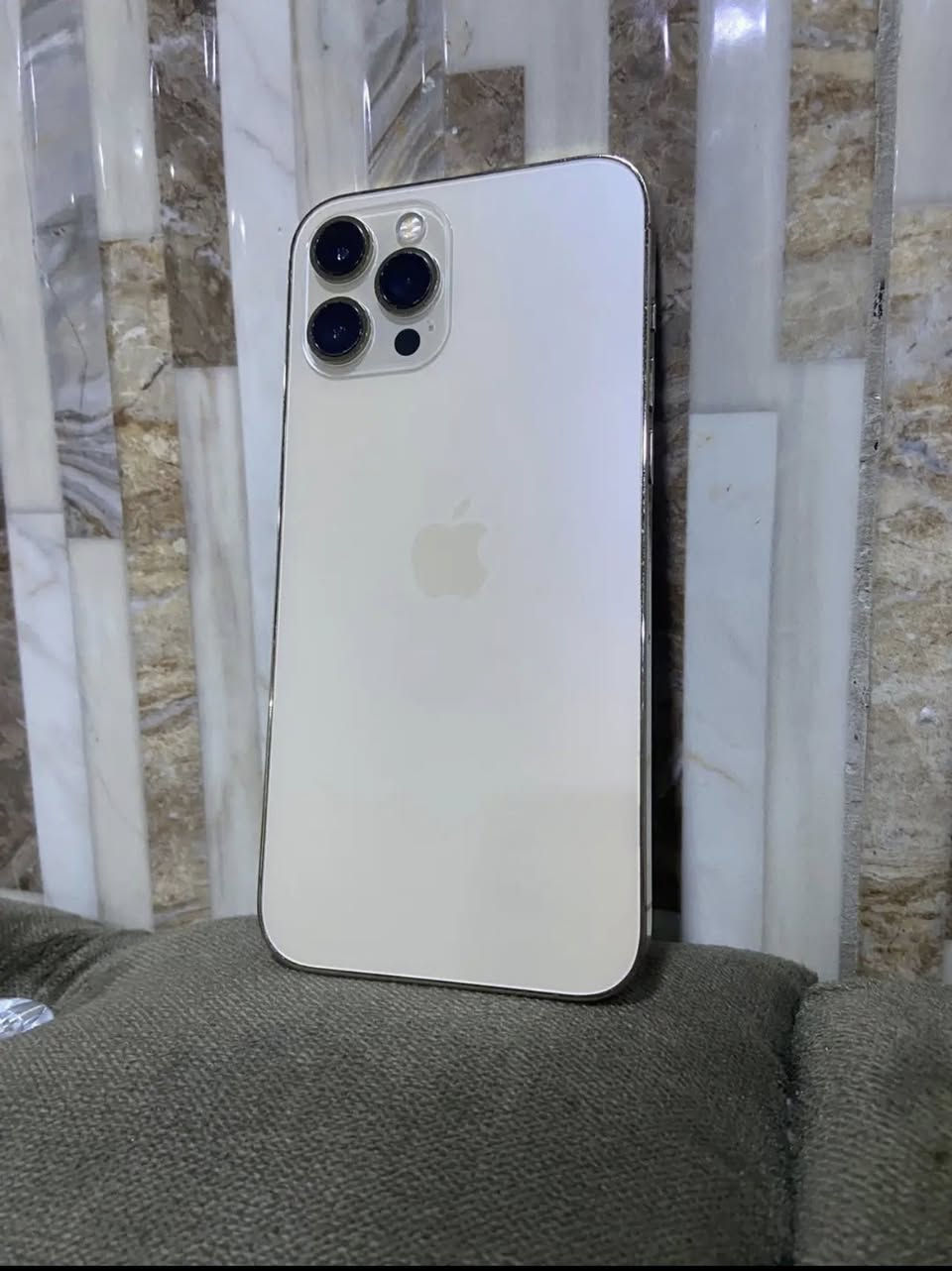 ايفون ١٢ برو ماكس
دبل سيم ذاكره ٢٥٦ 
بطاريه ٧٥ لون ذهبي
ملاحضه فقط شاشه مبدل وهسه مكسور بس شاشه اصليه
سعره ٢٩٠ بي مجال قليل مكاني كركوك قادسيه ثانيه 
رقمي ***********
