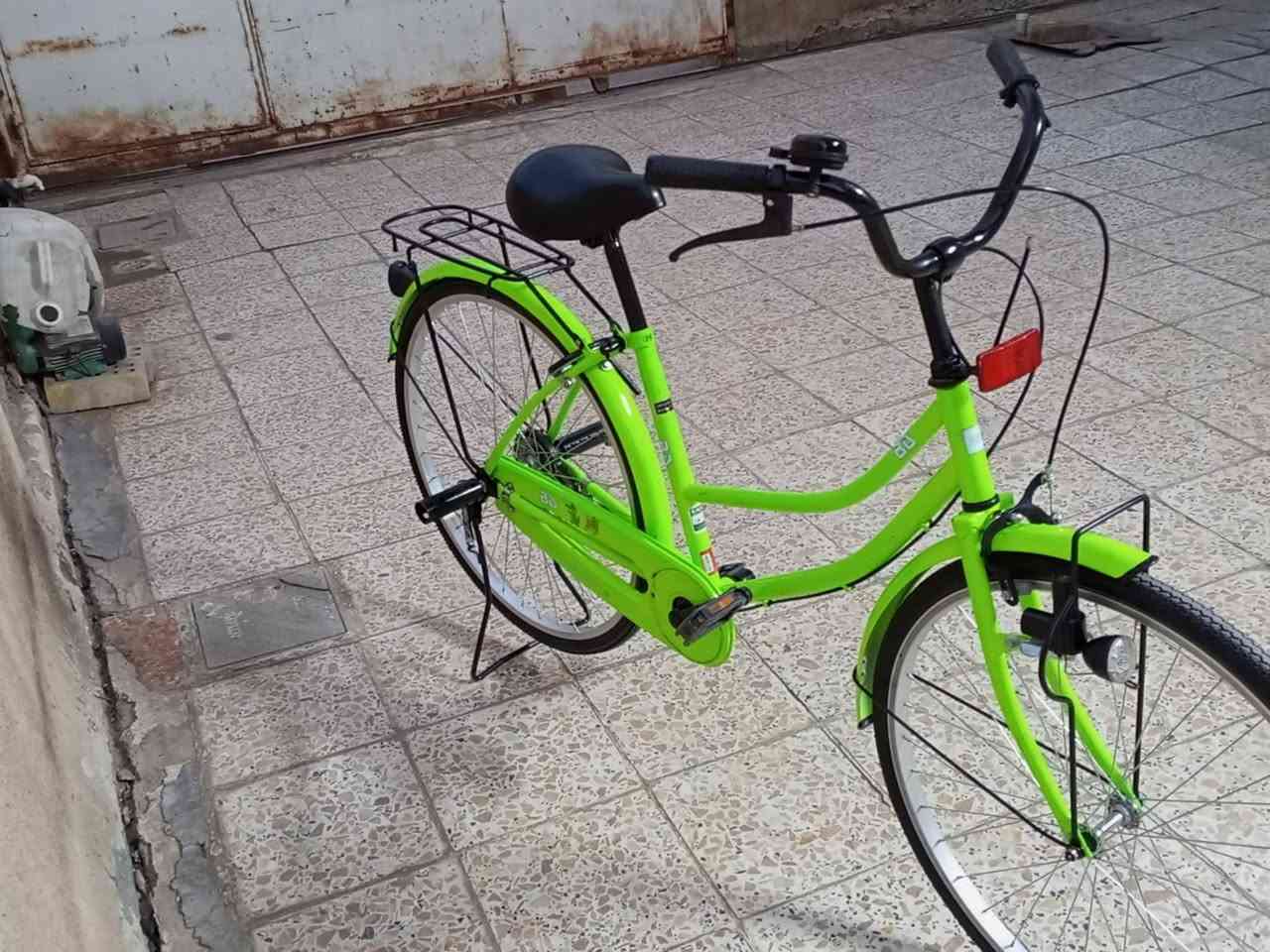 بايسكل للبيع حاويه استعمال شهر جديد بمعنى الكلمه الي يريده يراسل الصفحه او وات ساب ***********
