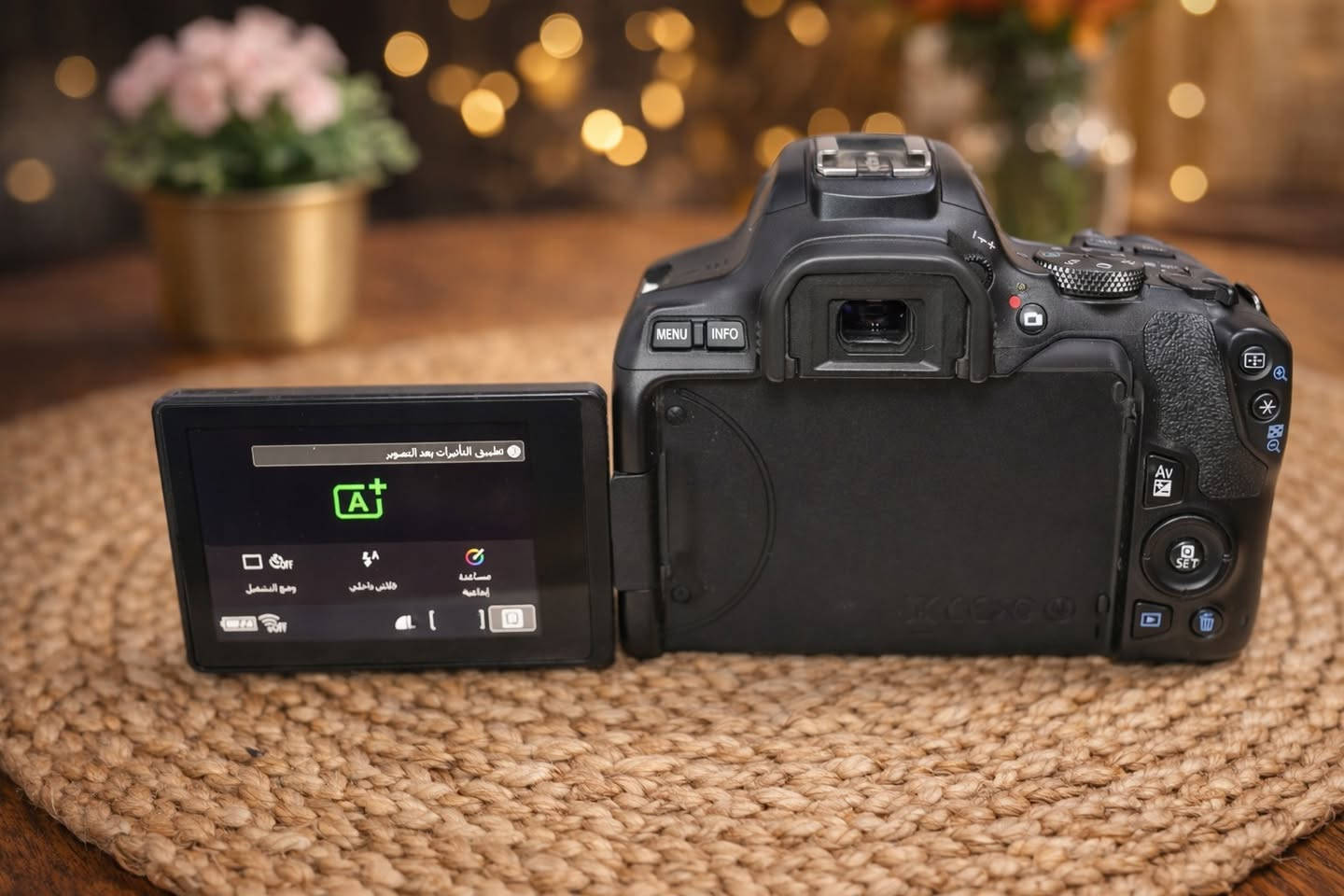 للبيع كاميرا كانون EOS 250D بحالة ممتازة شترها يقرا 18 الف تجمع بين قوة الـ DSLR وسهولة الاستخدام.

أبرز المواصفات:

الدقة: 24.1 ميجابكسل لصور غاية في النقاء.

الفيديو: دقة 4K مذهلة مع مدخل مايكروفون خارجي.

الشاشة: شاشة لمس متحركة بالكامل (سهلة جداً لتصوير السيلفي والفلوقات).

الفوكس: نظام Dual Pixel الذكي لتتبع العين والوجه.

البطارية: أداء جبار يصل إلى 1070 صورة في الشحنة الواحدة.

مابيها خدوش، استخدام منزلي بسيط

الملحقات : عدستها الاصلية , بطارية اصلية مع شاحن , جنطة صغيرة , حزام كارتون

المكان : الموصل

السعر : 600 الف

للتواصل الاتصال على الارقام التالية : *********** / ***********
