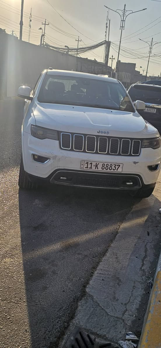 جيب اوفر لاند فول مواصفات موديل ٢٠١٥ بيها حزام رقم بغداد مميز  باسم ابن عمتي صدر جديد حداديه كلها جديده كير ومحرك مكفولات كاملة مكملة مابيها نقص  وحماوة انساها لايت عدسات شادلها نهار تبريد تدفئة كلة شغال متعوب عليها 
مكاني كربلاء 
السعر ١٣٥ 
المو شراي لا يتعبني ويضل يسولف 
***********
