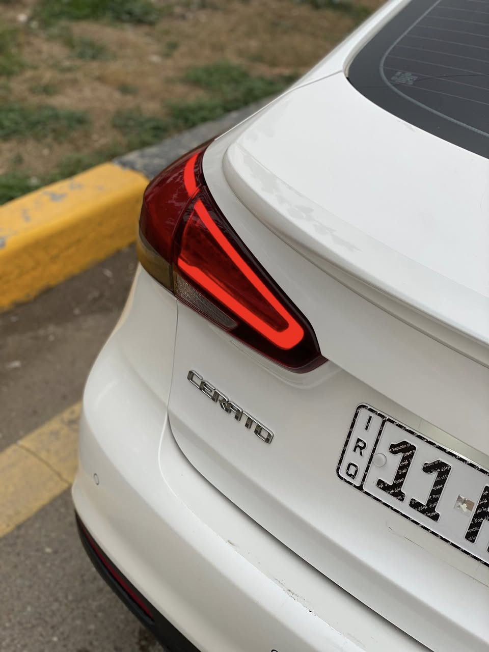 السلام عليكم 
سيراتو 2017 VIP ايراني فووول للأخير سياره جديده ماشيه 70 الف على ايد وحده من زيرو لحد هسه
محرك 2000 فتحه بصمه كشنات جلد تدفئة وتبريد بالكشنات تدفئة بالستيرن رادارات تحكم بالمسار فول تحكم ستيرن تبريد قطعتين لدات امامي خلفي وحساسات 5 ويل كب شاشه وكاميرا خلفيه 
كير محرك كفاله بيها بارد بالباب مال السايق بسيط وممبين وبيها صبغ الدوسه طخه مال رصيف وتصليح درجه اولى 
سعرها 155 وبيها مجال بسيط مكاني بغداد الكرخ ***********
