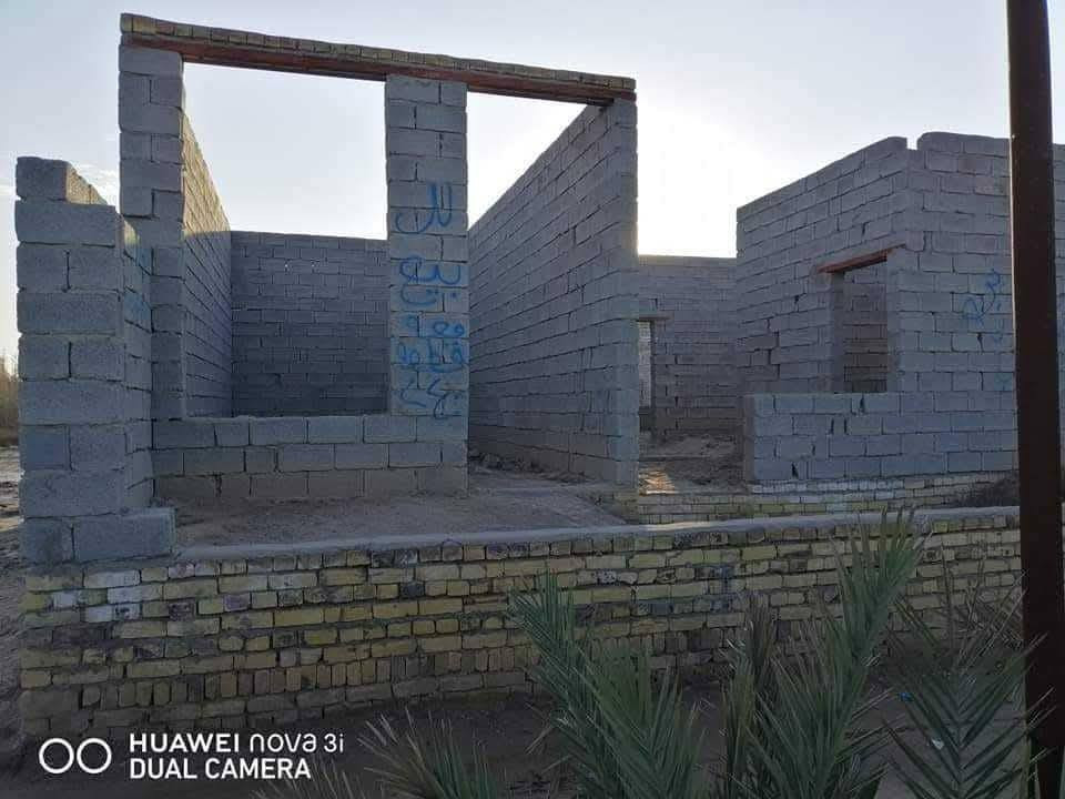 السلام عليكم بيت هيكل للبيع حاوي العباس جهت ال حمام المساحه 200 متر غرفتين ودوانيه وصاله ومطبخ وصحيات السعر 15 وبي مجال بسيط ***********
