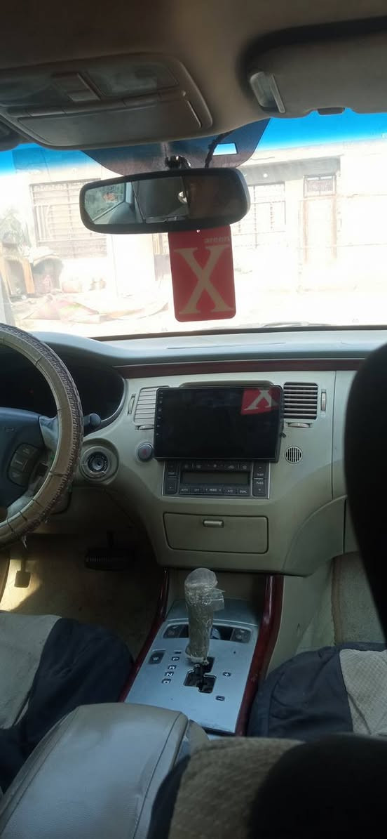 السلام عليكم  للبيع هونداي ازيرا موديل 2007رقم بغداد دولي جديد بسمي لون ابيض وارد  مصبوغه عام تبريد شغال كهربائيات شاشه كامره كله شغال السعر 80وبيه مجال اتصل وتدلل ***********مكان السياره الكوفة.
