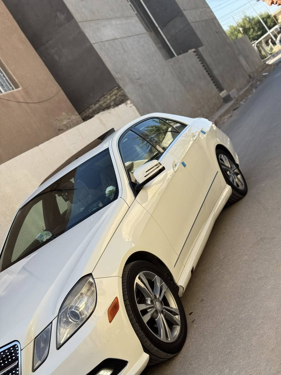 مارسيدس 212/E350 المرغوب مديل 2011 وارد أمريكي داخلة كلين مكفولة كفالة عامة من الصبغ والتبديل سونار موجود السياره فول مواصفات 1/1 كشنات جلد تدفئة وتبريد فتحة شاشة كامره خلفية شفتات ستيرن برده خلفية كهربائي تحديد مسار انضمة قياده  تحكم ستيرن مانع انزلاق بعد بيها هواي مواصفات منضومة زنون السياره جديده بمعنا الكلمة رقم بغداد مميز باسمي تحويل مباشر هزه جديده تخم حدادية تخم تايرات جدد السياره احلى من الصور السعر 155 بيع أو مراوس حسب القناعة مكان السياره بابل مركز المدينة 
***********
