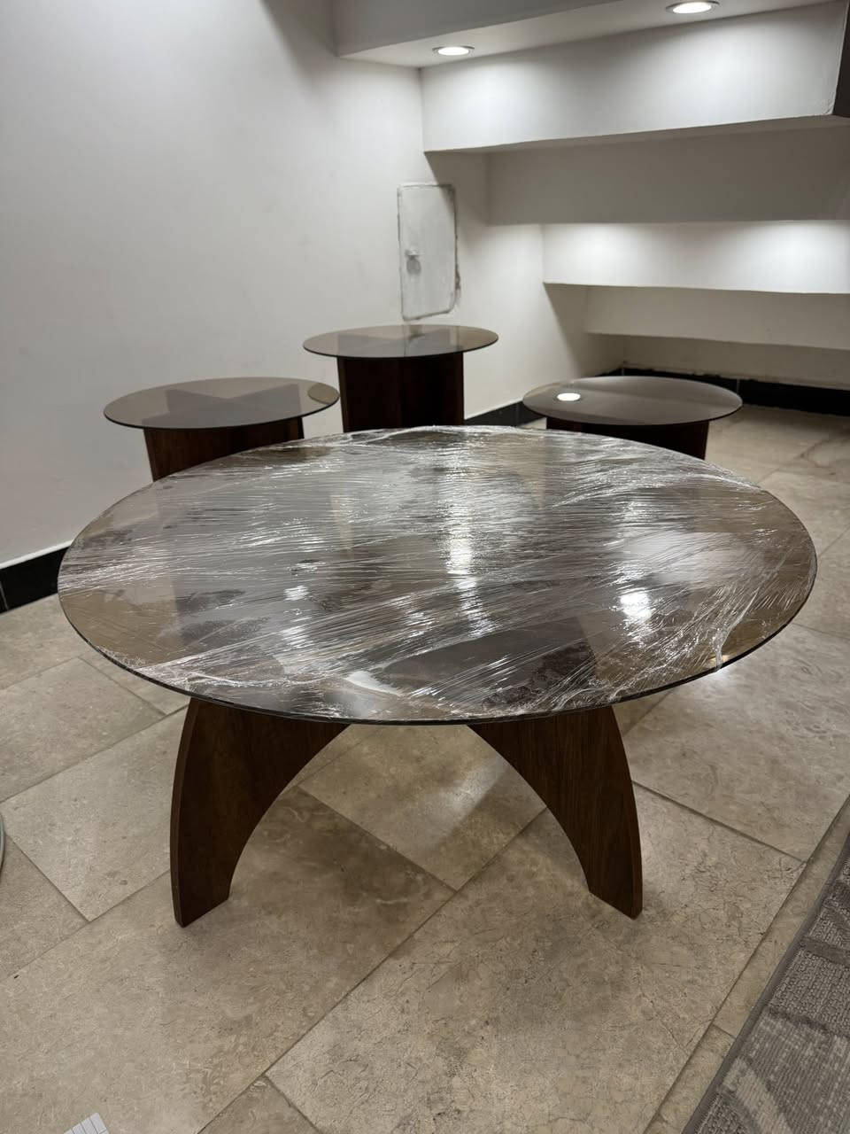 السلام عليكم طبلات نضيف كلش مابيه اي ضرر ٣ صغار و١ وسطي مكاني بغداد التاجيات بصف مرور سعر ١٠٠ وبيهن مجال للاستفسار على رقم *********** توصيل ماعندي
