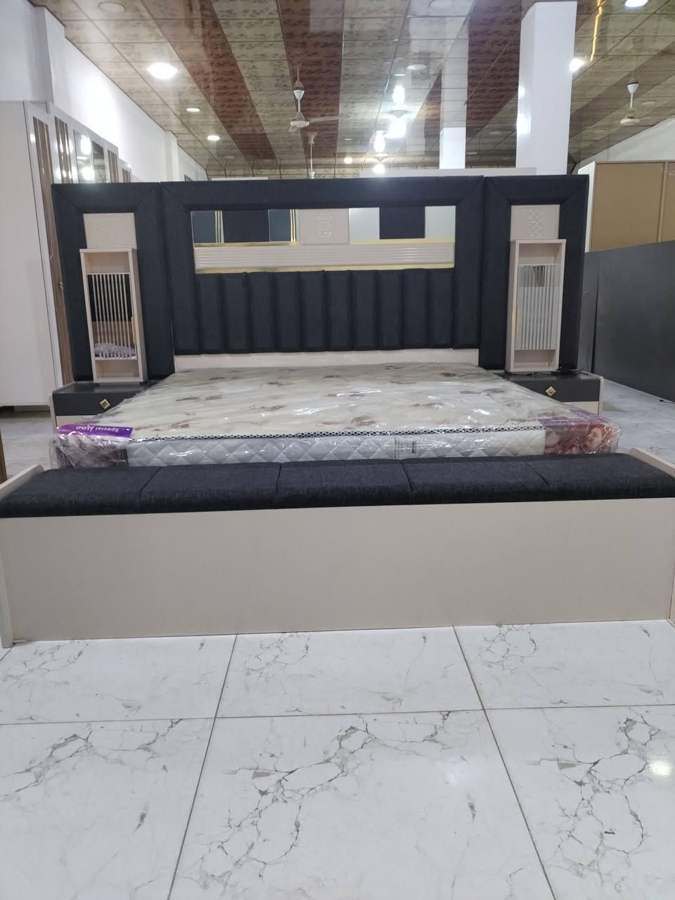 غرفه نوم تركي ملكي ماركه 11قطعه جديد للستفسار ***********
