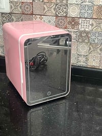 متوفر ثلاجة سيارة متنقلة لمس مراية ولد بسعر مناسب للاستفسار 0771551797...