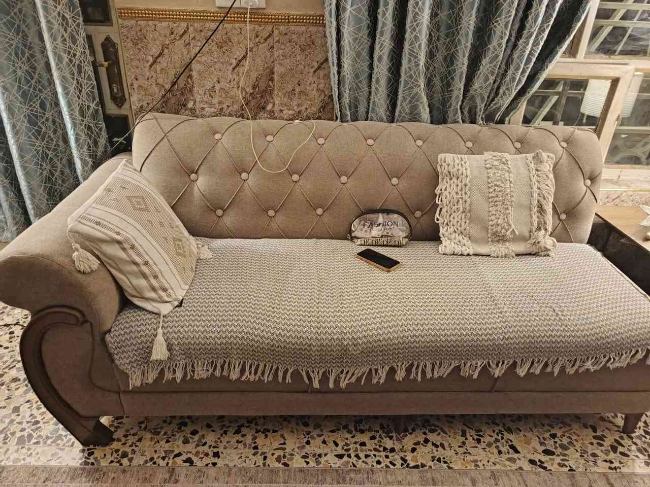 للبيع تخم قنفات ١٠ مقاعد مع غرفه نوم تركيه اصليه عنوان بغداد البنوك اتصال او مراسله ***********
