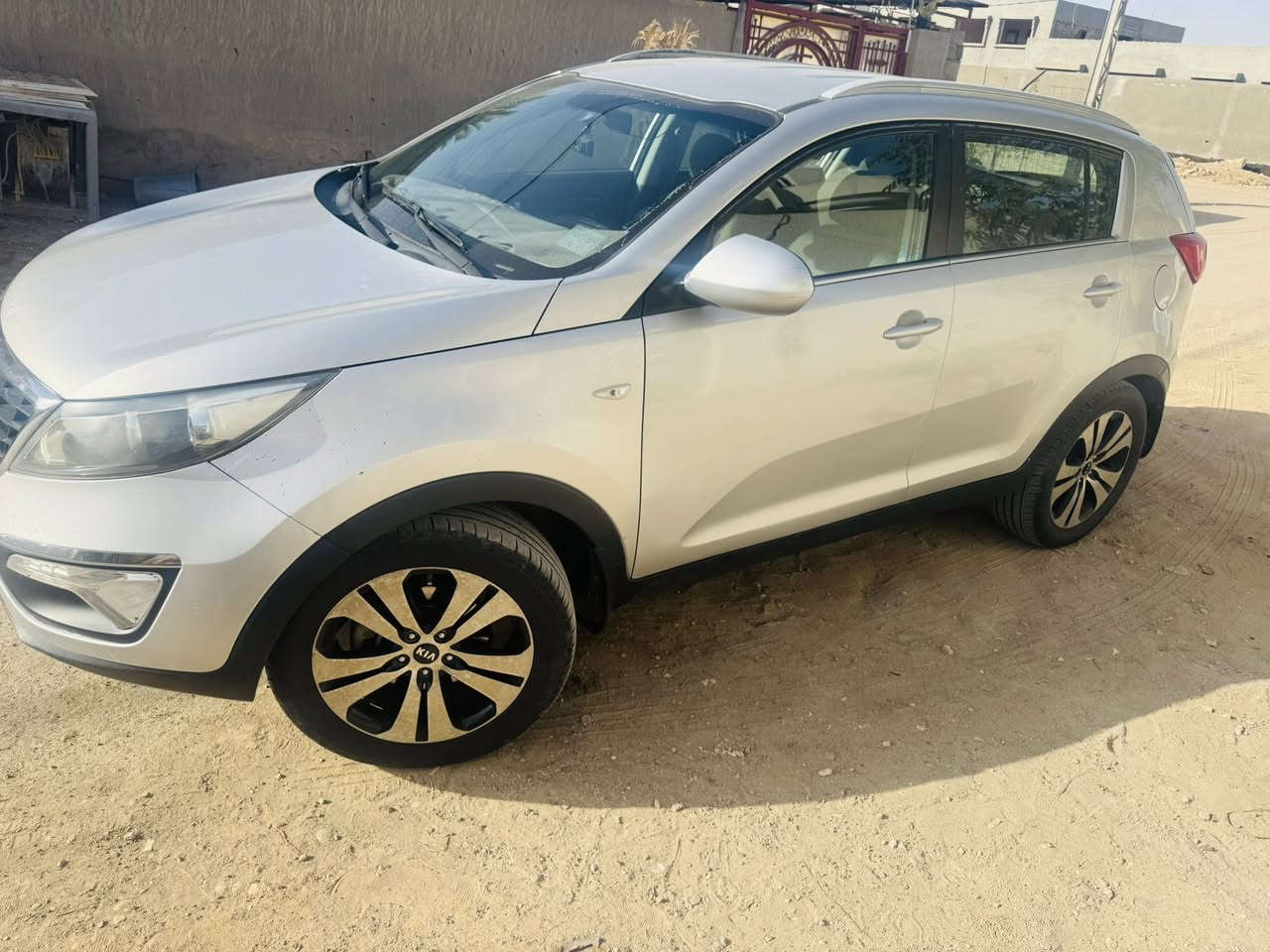 سبورتج خليجي 2016 رقم  واسط سيارة جاهزة ما نقصها اي شي كير مكينه 1/1 بيها اربع ابواب رش بالخليج بدون فتح وجاملغ امامي مبدل  منظومة التبريد كلها جديده تبريدها ثلاجه اي نواقص ما بيها ***********
