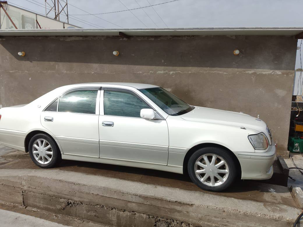 يالله ﷼السلام عليكم 
كراون ملكه♛❥ للبيع
سياره 3دكم اصل كرستال
موصفات السياره جلدتبريدخلفي ثلاجه فول عده الفتحه ديفورالجبيروسياره مناقصها برغي كفاله عامه عراق ويابن كامله السياره بس الوحات باقيه يعني كمرك مرورضريبه كولشي واصل ﷼سعر$السياره 110وبيهامجال قليل

***********غيرمتواجدعلفيس
