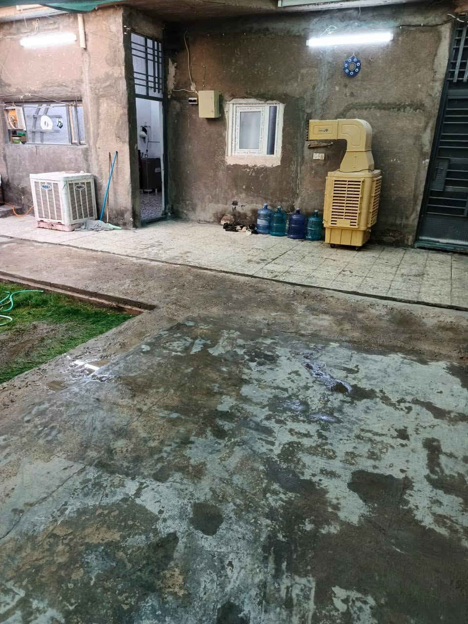 دار البيع او مراوس الحميديه شارع الطاقة ثالث فرع عل يمين فرع ابو سعيد المساحة 170 متر الواجهه 10 النزال 17 ابناء ابلوك  مكان حلو قريب عل شارع الطاقة بيت جاهز كهرباء وماء ومجاري وتبليط خير من الله  السعر 55  وبي  مجال  تفاصيل الاتصال *********** زراعي مكاتبه فقط
