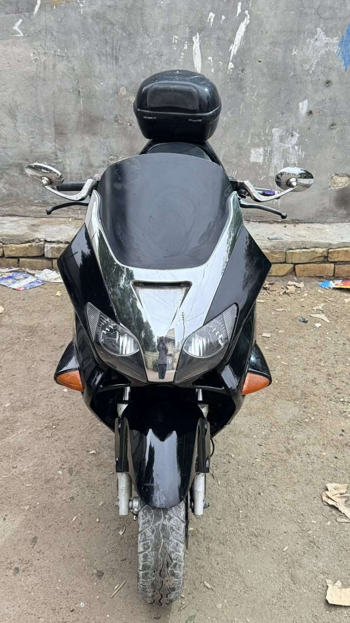 فورزه صفر سته البيع
دراجه حلوه وكامله مكمله مابيه اي نقص

مكينه ماعمه شلعه معدل فول 

كهربائي كله شغاله /مدينه الصدر

سعر ٧٥٠///***********
