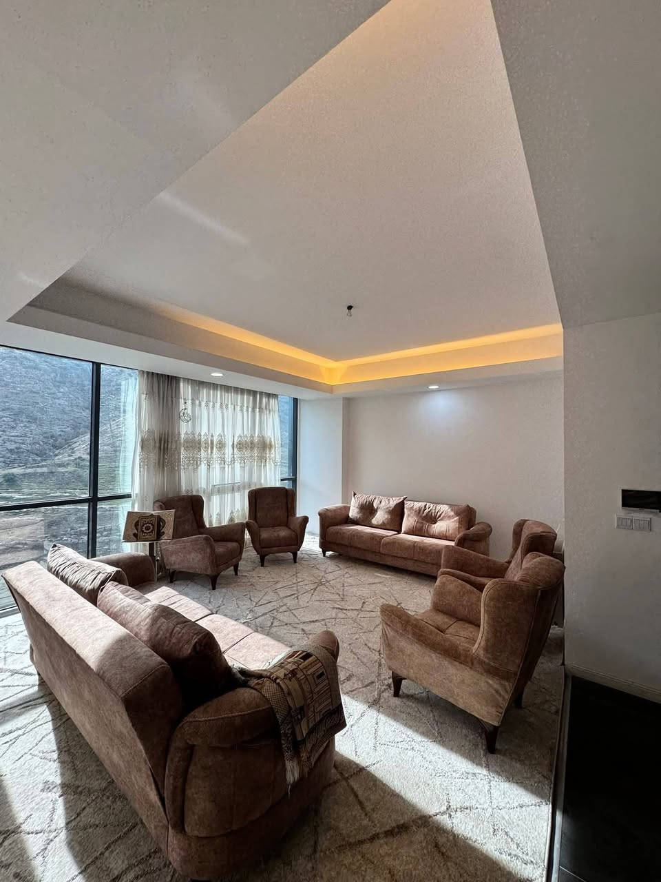 ⁨ ⁨ ⁨ شقة فارغة للبيع في مجمع / القرية الفرنسية 1 / بحالة جيدة جدا و موقع مميز واطلالة على جبل زاوة 

‼️ اذا كنت ترغب في بيع شقتك او شراء شقة في اي مجمع داخل مدينة دهوك بامكانك التواصل معنا على الارقام ادناه 

مجمع / القرية الفرنسية 1 / دهوك
الطابق / 12
الاتجاه /  جنوب شرق
المساحة / 184 م

 غرف نوم عدد 3 + (غرفة  سويت) /  استقبال /  مطبخ /  صحيات / بلكونة

‏‎‏‎للاستفسار الاتصال على 
‏‎‏‎مكتب VIP للعقارات / دهوك  تناهي

*********** /  *********** 
او على الماسنجر أو الواتساب 
‏‎‏#realestate #duhok #عقارات #explore #viral fyp⁩⁩⁩⁩
#شقق #سكنية #فرنسية١ #مجمع #سكني #دهوك #موصل #بغداد #اربيل #سليمانية #شراء #بيع #استثمار #ايجار #افروستي #فرنسية٢ #كازبلانكاb
