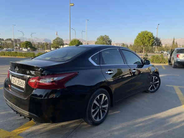 ئالتیمای ۲٠۱۸ ئێس ئێلی رەش 
مواسەفات: 
کوشنی هیتەر 
سوکانی هیتەر
راداری ئاوێنە و جادە 
ئاوێنەی دژە فوول 
لییدی ئاوێنە 
کوشنی جلد
تەبریدی نیزام سبلیت 
تەبرید مەرکەزی 
بەردی ئەگزۆزی بیلادی گێر و مەکینەی نەکراوەتەوە بە شەرت
بۆنیت بۆیاخ
چەمەلەخ گۆراوە بە بیلادی
نووکی سەخفەکەی دوو چالی تییایە رەقەم و سەنەوی هەتا ۲٠۳٠ تازەیە 
نرخ۱۳۲ گەڵا بە مەجالەوە   ژ.م ***********
