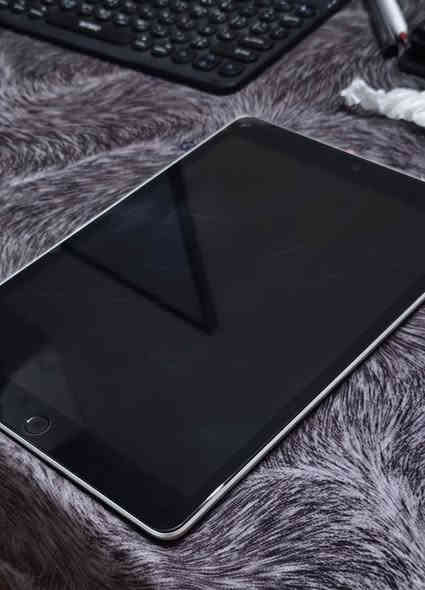 السلام عليكم ورحمة الله وبركاته 
♦️ ايباد الجيل التاسع | iPad 9th  ♦️
الجهاز نضيف جداً. استخدام دراسة فقط لا غير ( نادراً العب ببجي او ماينكرافت ) ولاصق الشاشة اول ما اشتريت الجهاز.
الجهاز يجي مع الكارتون الاصلي وكامل ملحقات 
مع كيبورد وحافظة وقلم 
الجهاز  مفيد للدراسة والالعاب ( مثل ببجي او غيرها )
السعر 340 وبي مجال. 
مكاني نجف حي العسكري 

***********
***********
