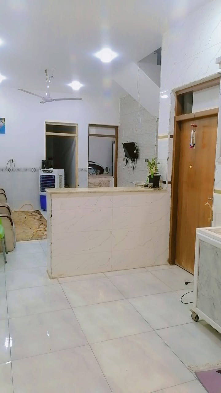 السلام  عليكم دارس سكن للبيع طابو زراعي سند ٢٥ باسمي خلف عمارات الزيتون* (مجمع عزيز شريف)  المساحه ١٣٠م  يتكون من استقبال * غرفتين * وصاله * ومطبخ *صحيات داخليه وخارجيه
مجمع كامل من اناره ليليه شارع عرضه ١٥ م ومقرنص
للإستفسار أكثر اتصال أو مراسله واتساب على الرقم ***********
