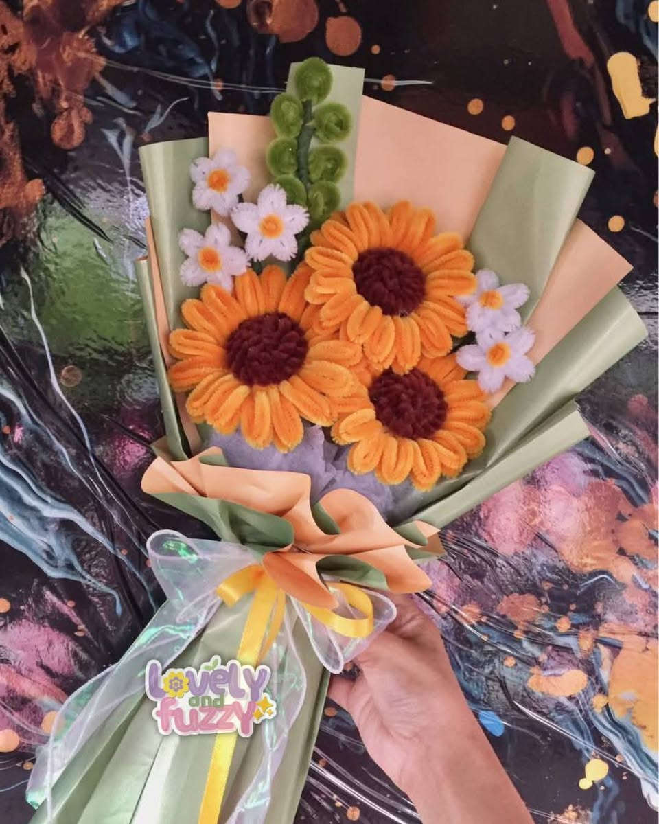 خلي هديتج مميزه بمناسبه عيد المعلم👩‍🏫👩‍🏫🧑‍🏫
ورد صناعه يدويه 

​ليش تختار باقة الورد الفرو من عندنا؟
✅ ما تذبل: تبقى ذكرى حلوة وتزين بيتكم للأبد.
✅ قابلة للغسل: تقدر تنظفها وترجعها كأنها جديدة بكل سهولة.
✅ تحفظ عطرك: تستقبل العطر المفضل عندك وتبقى ريحتها طيبة لفترة طويلة.


**إذا كنت صاحب هذا الإعلان وتريد حذفه لأي سبب، رجاءا أرسل رسالة إلى الدعم الفني**