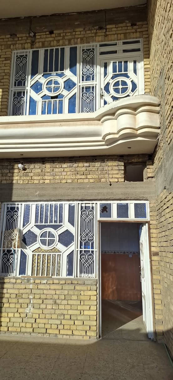 مكلف بالنشر
السلام عليكم 
منزل للبيع حي النهاوند الثانيه شارع عشرين خلف صيانة الكهرباء 
مساح 200
طابقين الطابع الأول استقبال ومطبخ وصاله وغرفين نوم وصحيات ومناور 2
والطابق الثاني 4 غرف نوم وصاله 
 للإستفسار الاتصال
***********
