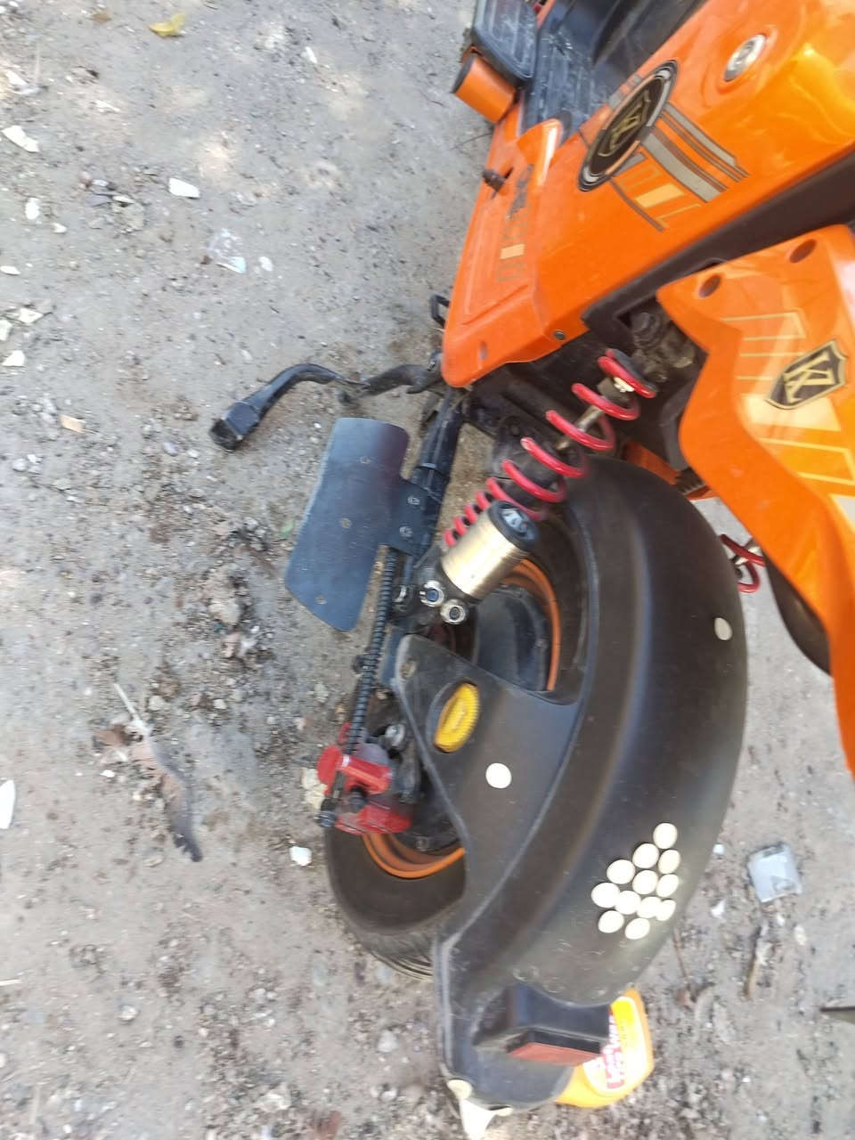 راجه R9 للبيع
دراجه حديده زيرو ماشيه قليل 
بطاريات نقص واحده
تايرات جدد
لون برتقالي 
سعر 550
وبيه مجال.    كلشي بيه شغال 
وبيه بلوتوث 
المكان بفداد، حي جهاد، حمدانيه 
رقم الهاتف واتساب ــ, ***********
