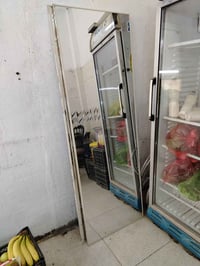 مري جانبية للبيع الغلاف المنيوم كلش نضاف الطول ١٨٠ والعرض ٦٠ الي يريده...