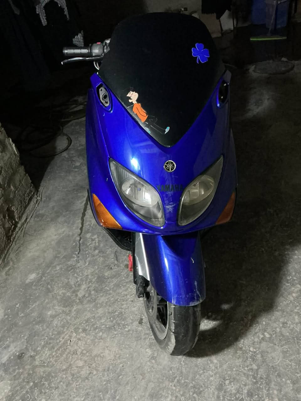 السلام عليكم 
Tmax 2008 

الدراجة مكينتها خير من الله مكفولة وبضمانتي 
الدراجة كفراتها شوي تعبانه والشخوط موضحهن 
ويالتها مال 11 
كلچاتها مالوس 
الدراجة شكد ماتحجي بيها ماتكتفي 
واحلى من الصور هي بهواي بس ماكدر اطلع واصورها الله شاهد 
الدراجة حلوة وخير من الله وبيها نقوصات بسيطة كلش وهن نقصين 
سعر الدراجة 12 ورقة وبيها مجال حگ الجية 
المو شراي لايراسل ولايكسر بلسعر ولو مامحتاج فلوسها مابيعها .
رقمي : ***********
بس واتساب فقطط
