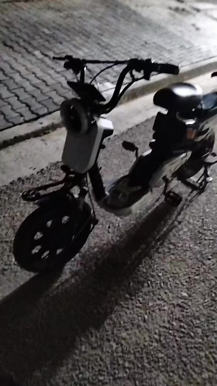 سلام عليكم دراجه ​📐 الحجم: 16 (حجم مثالي وعملي).
🔋 البطارية: نظيفة جداً وبحالة ممتازة (تخدمك وتبيض وجهك).
​🔘 التايرات: نظيفة جداً (جديدة وما مستهلكة).
​✨ النظافة: الدراجة نظيفة جداً ومبينة من شكلها بالصورة/الفيديو.
​⚠️ ملاحظات بسيطة للأمانة:
​العداد يحتاج صيانة (ما يقرأ حالياً).
​بريك الدوسة (الخلفي والامامي ) يحتاج تصليح بسيط،
​💰 السعر: 180 بيها مجال الله يشهد عليه دراجه نظيفه صارلي من اخذته 5 اشهر اخذتها 260 الف
📍 المكان: [نجف حي الجمعيه يم مطعم سيد حميد ابو القيمه]


**إذا كنت صاحب هذا الإعلان وتريد حذفه لأي سبب، رجاءا أرسل رسالة إلى الدعم الفني**