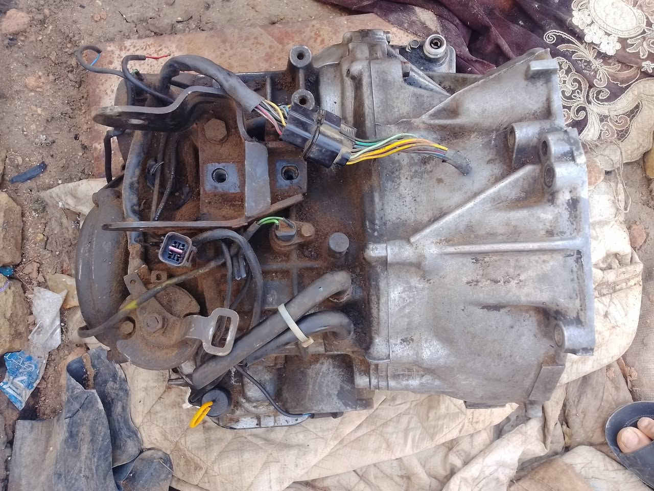 سلام عليكم.. يوجد گير سوناتا 2 اوتوماتيك حساس واحد.. يرهم للسوناتا 2 من موديل 1993+1994+1995+1996
حاويه مع وصل ضمان السعر .. 250 مع المجال البسيط العنوان .. كربلاء. رقم الهاتف/ *********** ابو غسان
