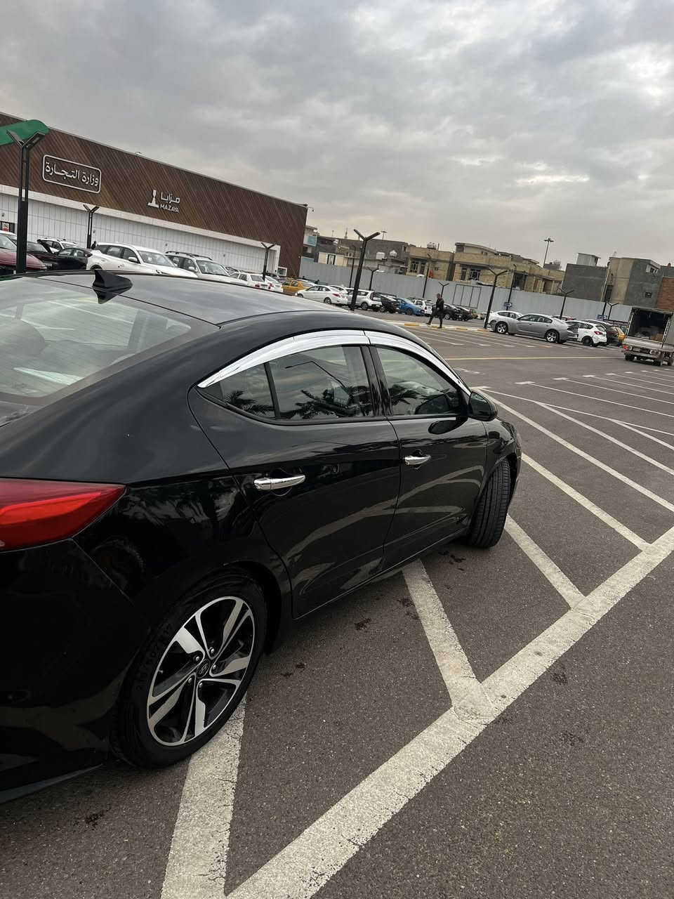 سلام عليكم سياره النترا موديل 2017 لون اسود للبيع مكينه 2000 دوش رقم سليمانيه سعر السيار 117$ وبيه مجال حك الجيه السياره ليبر واحد تبديل فقط قبق الجنطه مكان السياره بغداد حي العامل للتواصل ***********
