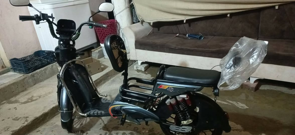 السلام عليكم دراجه شحن للبيع سعر 250 $***********
