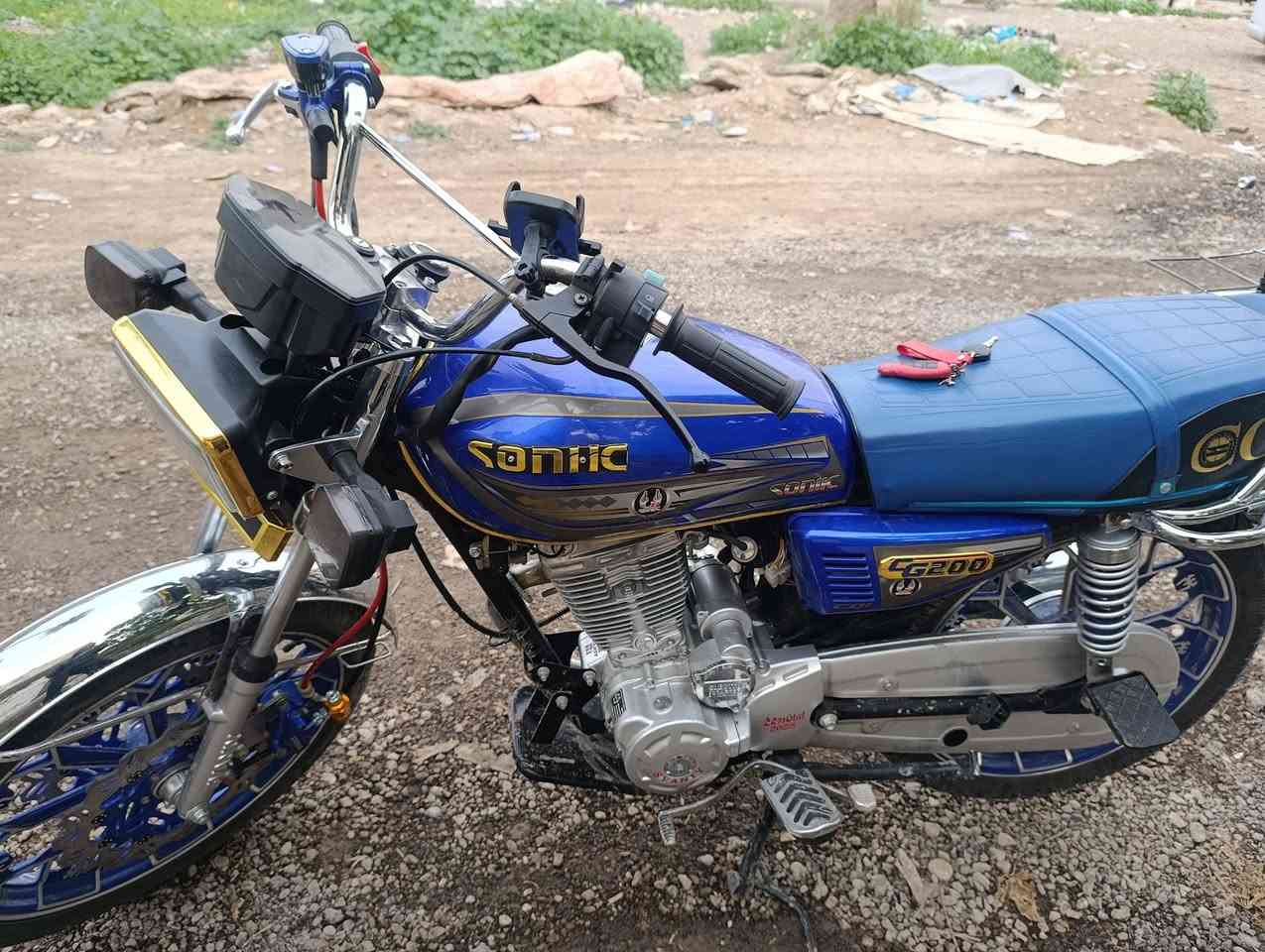 ايراني موديل 25 جديده سويج وبصمه
السعر ب 800 الف وبيها مجال 
مكاني يم الجزيره السياحية

رقمي ***********
