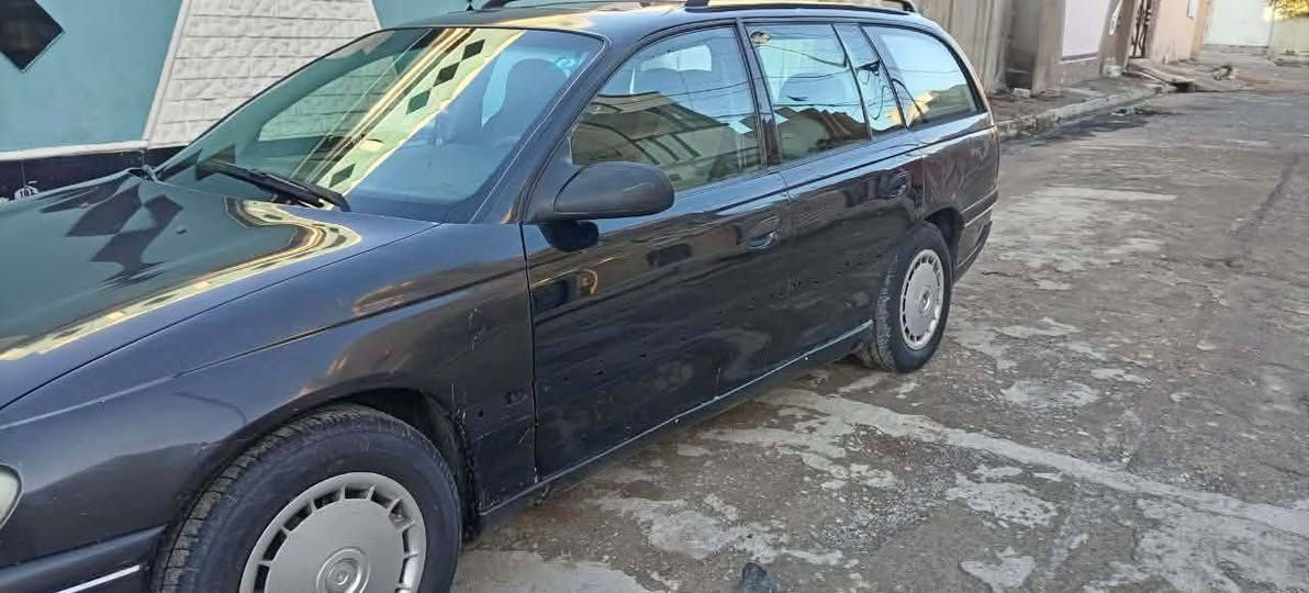 السلام عليكم رمضان كريم عندي سياره للبيع اوبل اوميكا بزون حجم 20 كير اوتوماتيك سياره ما بيها قطعه صبغ السياره موجوده موصل حي الانتصار تبريد بيا بس عاطل رقم سنويه جديد موديل 96 سعر 48 وبيها مجال *********** رقم الهاتف ***********
