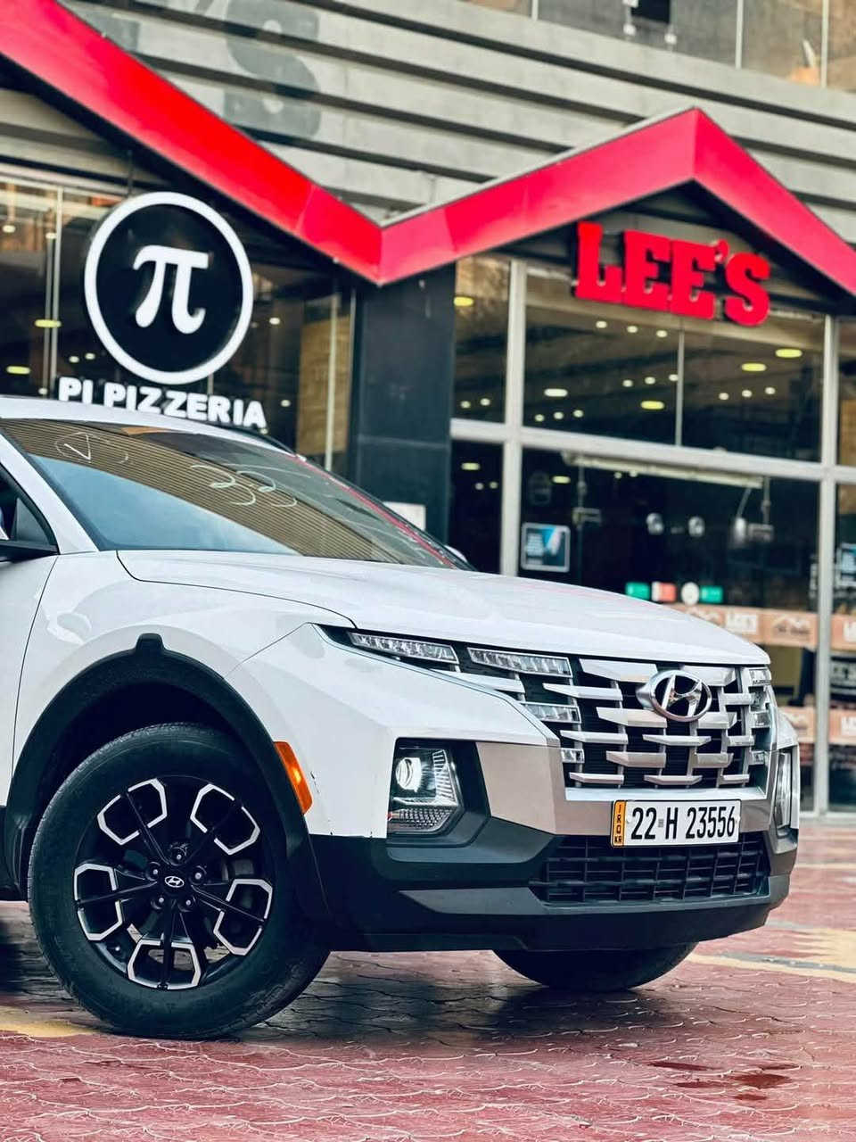 سلام عليكم
Santa Cruz 2022 sel premium 
حادثها فقط باب البدي وبيها بارد بسيط بالجاملغ
السيارة ماشيه ٤٤ ، مواصفاتها حلوة ومعروفه 
جديده وعليها ادامه مستمرة 
كلشي بيها بلادي اي قطعه مامبدلة 
رقم اربيل ، سنوية تضليل 
سيارة مال جناي والله تخبل بالعافيه ع الياخذها 
مكاني كربلاء ، للتواصل *********** 
اي تفاصيل تريد راسلني واتساب وبخدمتك 
سعرها ٢٣٥ وبيها مجال للطيبين
