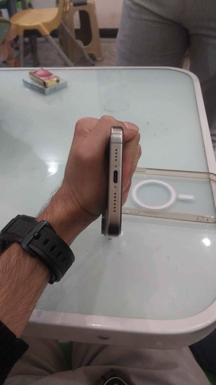 ايفون 15 برو ماكس ذاكره 256بطارية ١٠٠ مكفول من كلشي لا مفتوح ولا مصلح مكاني بغداد *********** بغداد, العراق
