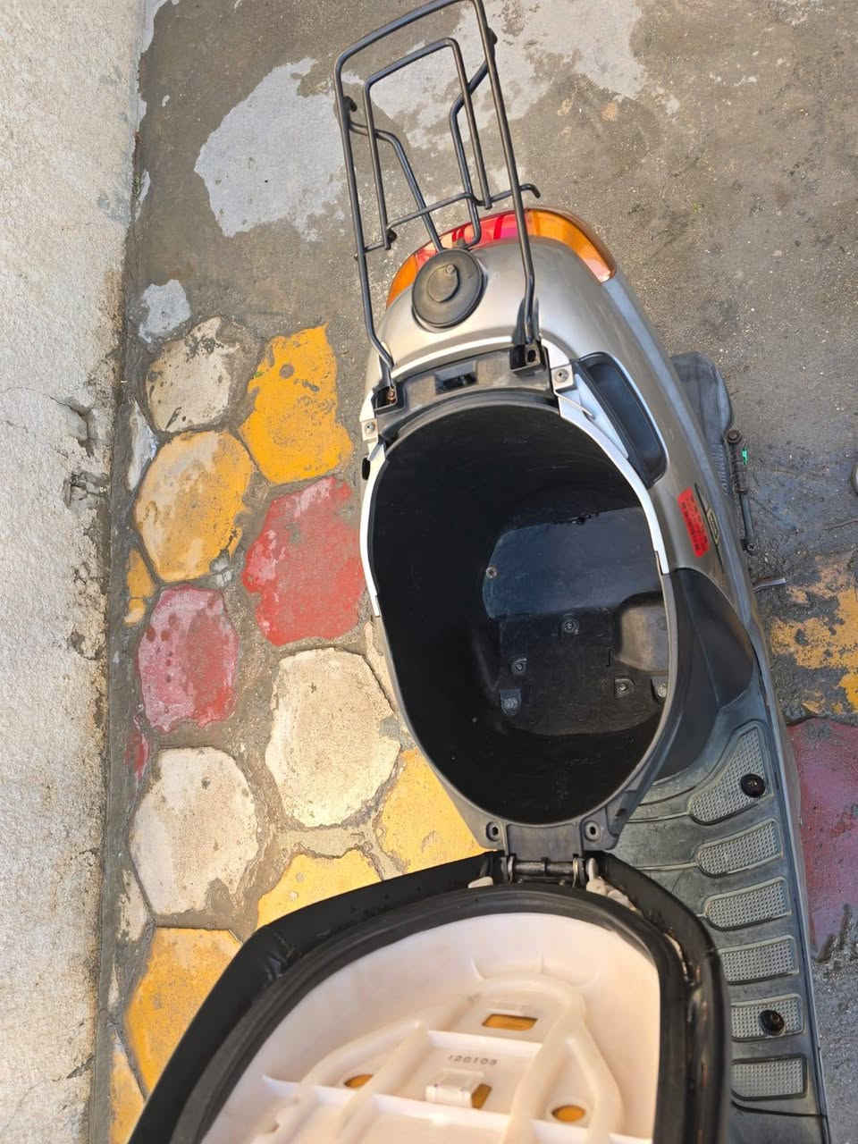 @إشارة دراجه للبيع ٦٠ نوع بطه مديل٩٩  دراجه جديد مامفتوح  بلاديه عنوان كربلاء حي العامل ***********
