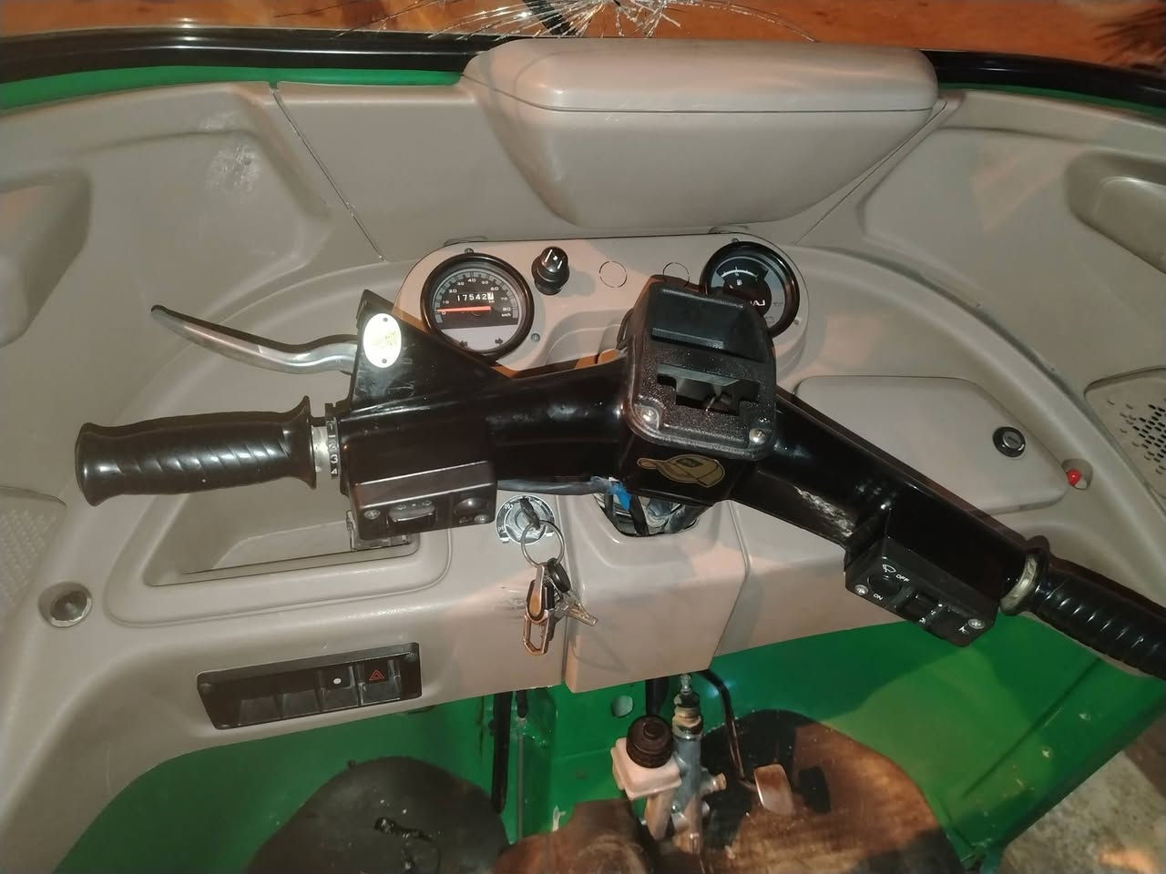 سلام عليكم ورحمة الله تكتك لبيع رقم وسنويه لون اخضر  موديل ٢١ تعمير دوس فقط مكاني شعله الرحمانيه سعر ٧ وبيه مجال قليل ***********
