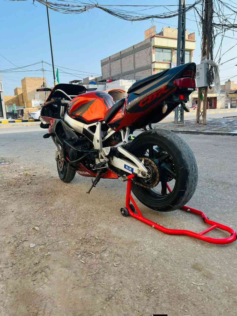 بسم الله الرحمن الرحيم
  نرجعلكم بشي حلو ونضيف ومكفول على وضع شركه هوندا سيبي ار 919ارار مال رمبه 
لون كلش مميز احمر مشمشي وعلى تزويز ضهري مثل الزعانف والمري  والشاير   وعلىه برمجه دخزل وبك فاير كلاشنكوف 😂
دراجه هي صوره ما عايزه برغي علىيه ادمه بين فتره وفتره دراجه حلوه ونشطه شرط الاول 130 البطناش اول ثاني ثالث تاكل الكاع اكل  سرعته الحقيقيه 300كيلو /ساعه  /علىه درع حمايه وتغليف اللت بيه ليتات زنون 4680ali سعرهن 150الاف 
حماوه كلش مستقره وحلوه ماي زيتي تمضيف كبرته جديد اول مره تنفتح كبرته عليه صلنصه طرب تزويد تجي وتفحص وجيب فتريه العراق كلهم  وتفحص اذه. بيه نقص لو ملعوب بي مكنته لو غير تفاقنه تاخذه بلاش سعره 18ورقه وبيه مجال شي قليل كلش لان سعره بلاش بلاش  ولي يجلي ما اقصر ويه وما ارده يشلع عيوني وضيفه وخلي على راسي مكاني النجف الاشرف شارع المطار قرب بانزين خانه ريبال 2 رقم تلفوني *********** اعتذر على الاطاله 🥹
