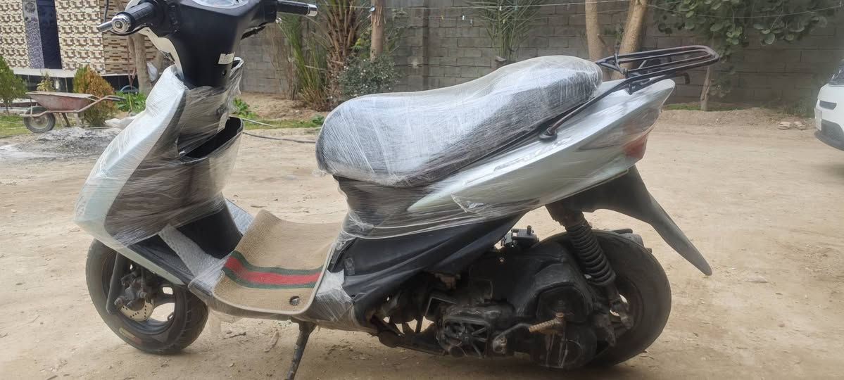 السلام عليكم دراجه ادرس ياباني سرعه 120موديل 2023 للبيع سعر 250 وبيها مجال حك الجيه  عوزها كلج
مكان الخالديه
رقمي للتواصل ***********
