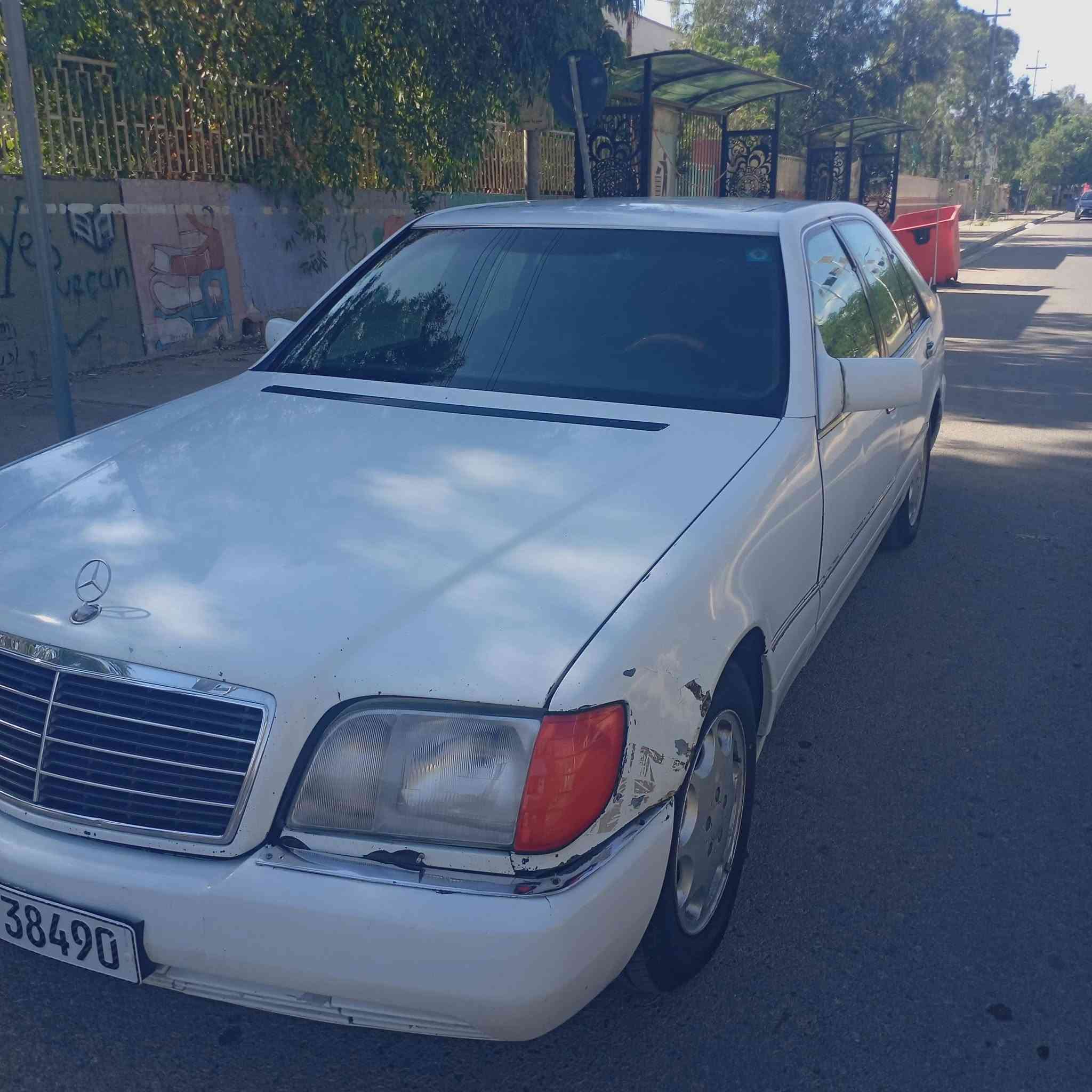 السلام عليكم ورحمة الله 
مارسيدس جامبو موديل 1994
گير ومكينه بلاديه
320 خراطيم
تدفئه وتبريد شغالات
تخم تاير جديد
صدر أمامي جديد بس الخلفي نص عمر
دبل جام
اربع جامات كهربائي
فتحه سلايد
اريل كهربائي
سنويه وهزه وأرقام جديده بأسمي
دواخل جلد اسود عام
الصاجيان كلها نظيفه
دبل جكمجه
لايد زنون
السعر 55 وبيها مجال
للاستفسار اتصل ***********
العنوان ديالى خانقين
