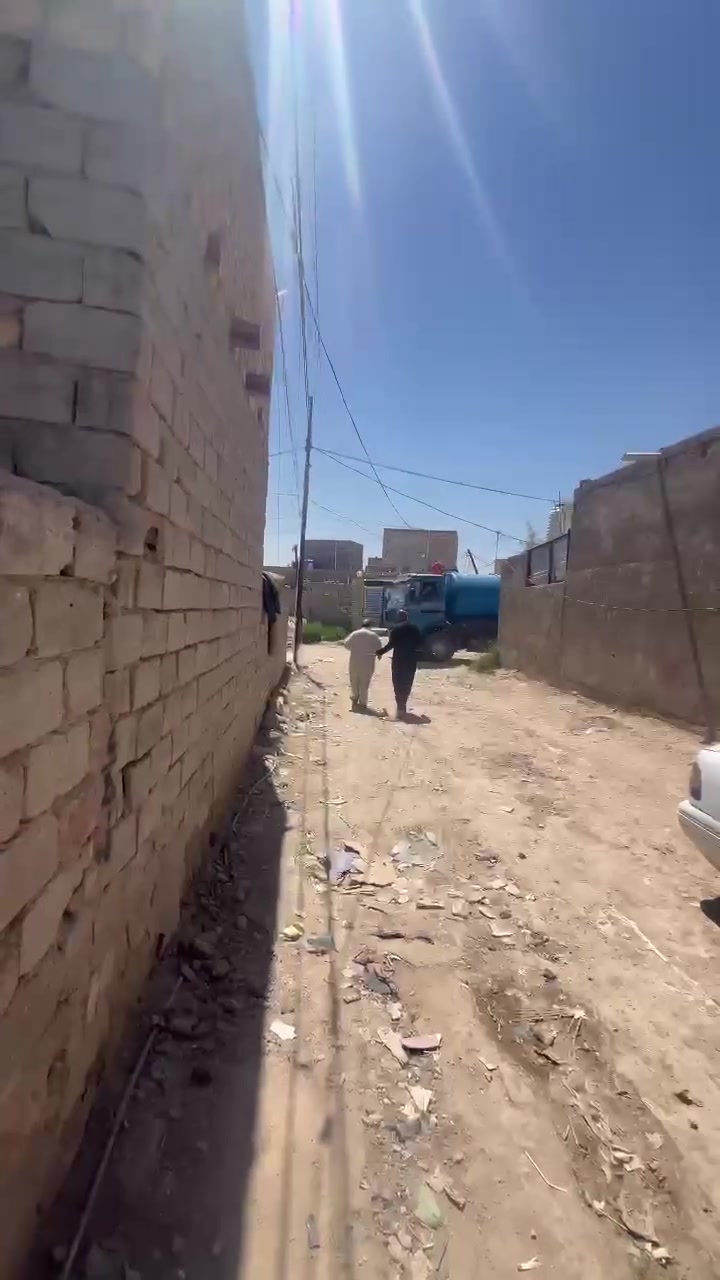 بيت للبيع بحي السعيدي مقابل الجامعه على خط النفط قرب طريق الزوار مساحته 100 متر غرفه ومطبخ وصاله و صحيات
السعر 13 وبي مجال بسيط 
***********
